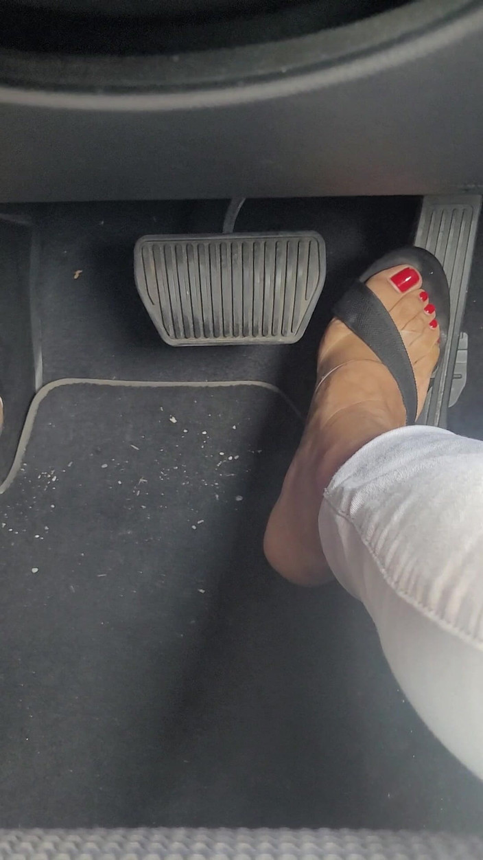 Mistress Jessy: Memompa pedal mobilku