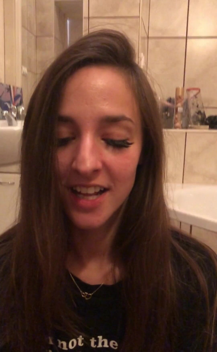 Amirah Adara: Dispoziție obraznică