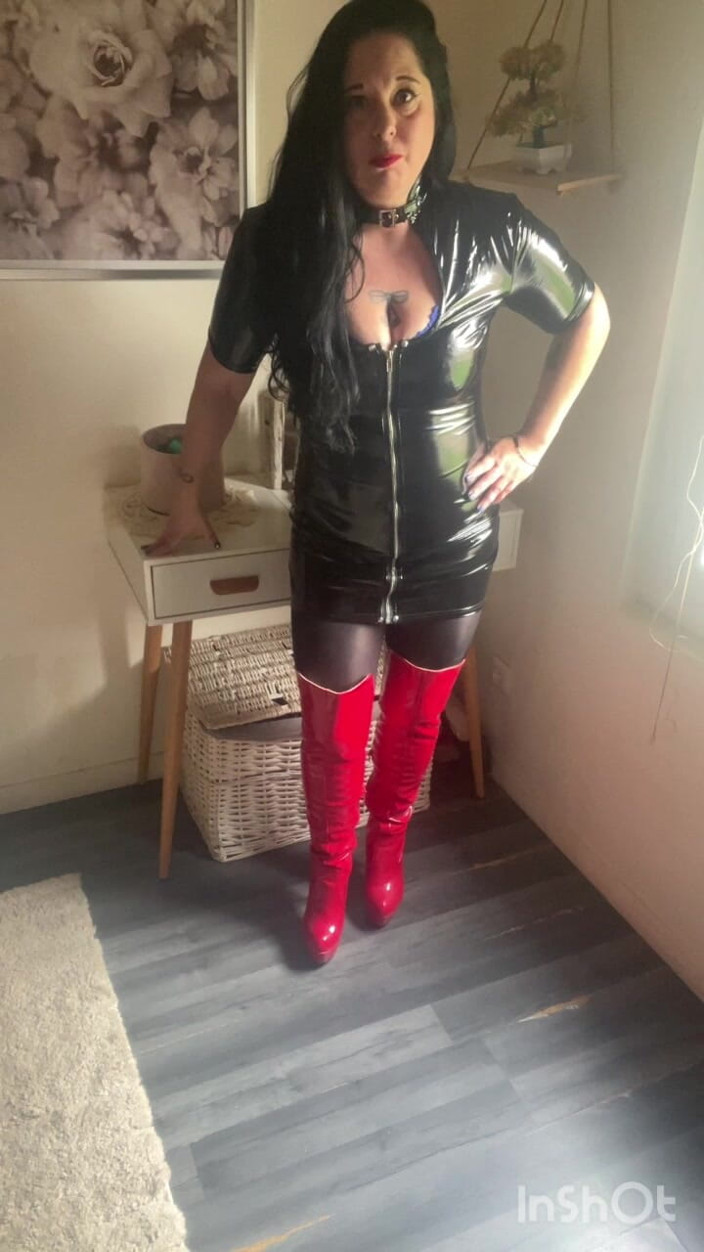 Maitresse Clara: Awak Tidak Berguna Tanpa Saya