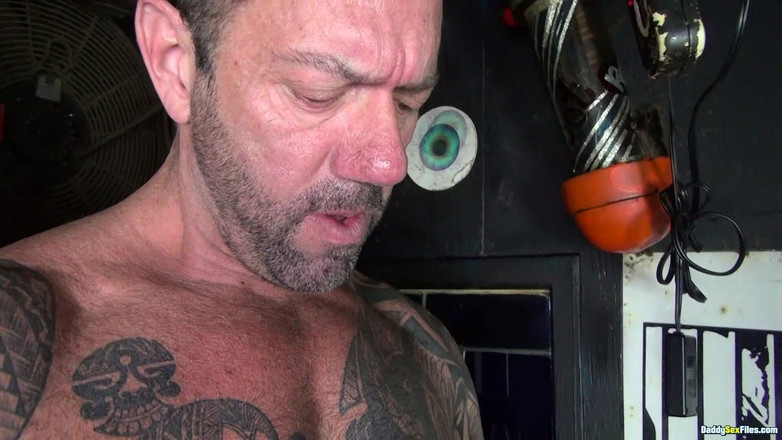 Daddy Sex Files: Full-service Spit &amp; Shine