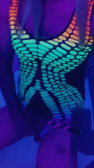 CarmenMelatonin: 자지를 빠는 파티 소녀