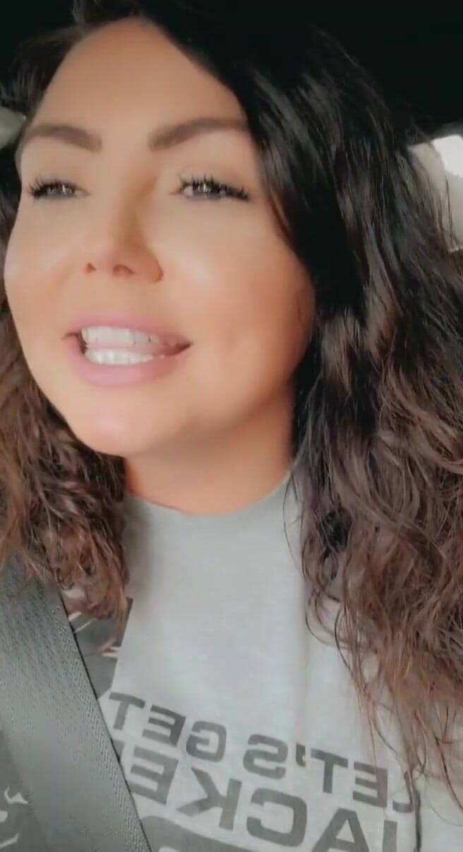 CoyWilder: Cuma mau check-in kamu ngasih aku gadis yang sibuk