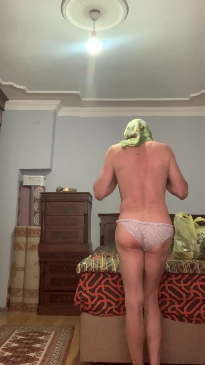 cd_aysemmm: meine hijabi-stiefmutter mit dickem arsch zieht sich aus