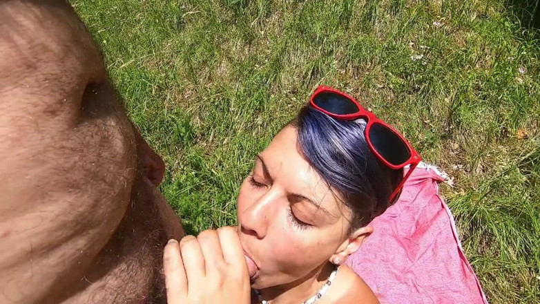 bekycarril: Outro boquete surpresa na floresta