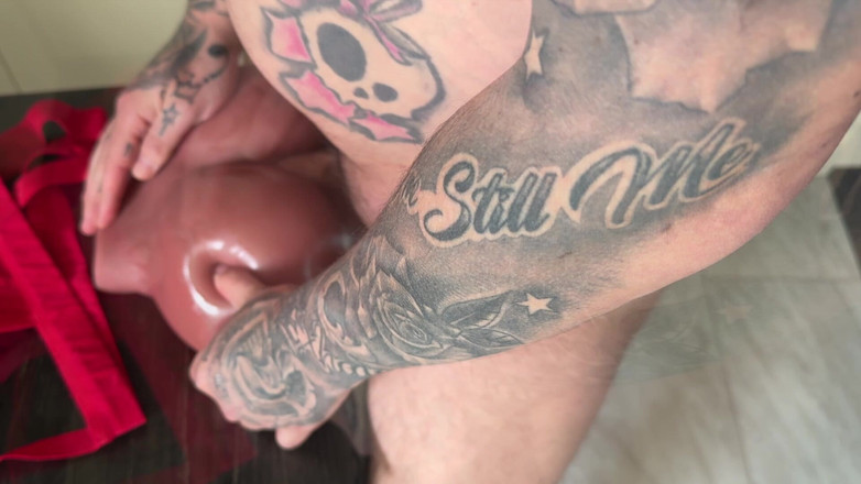 Bray Love: Bray Love neukt nep-kont