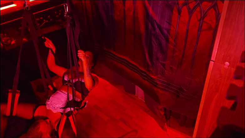 Relaxsextime: Pasangan bertukar pasangan di ayunan