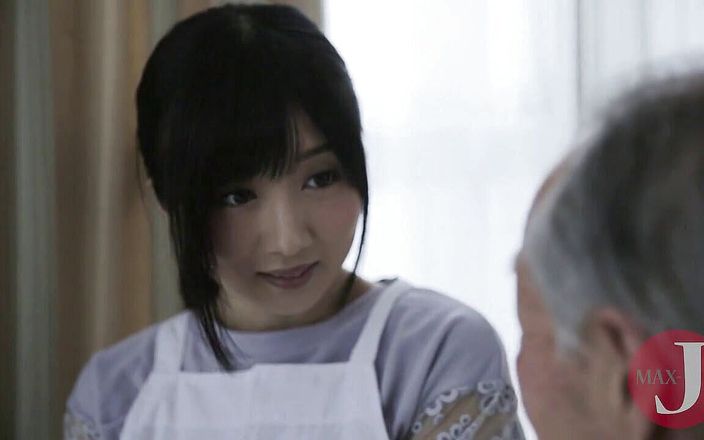 Asian happy ending: Sweet japanese house maid sucking old man&amp;#039;s dick