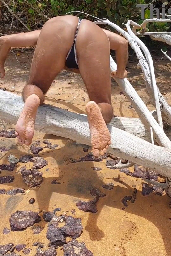 Ladysilvas: Ladysilva im höschen am strand mit viel geilheit in ihrem...