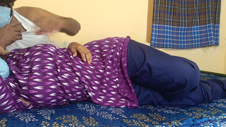 Inba: Домогосподарка Preethi має гарячий трах