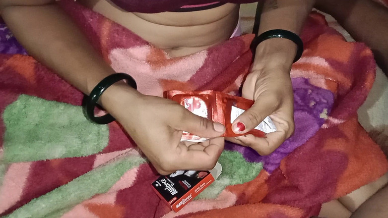 xxxSejal: Земля хлопця - носити презерватив і цілувати його