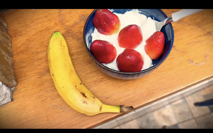 Kinky mary: Kinky Mary propt een banaan in haar kont en eet...