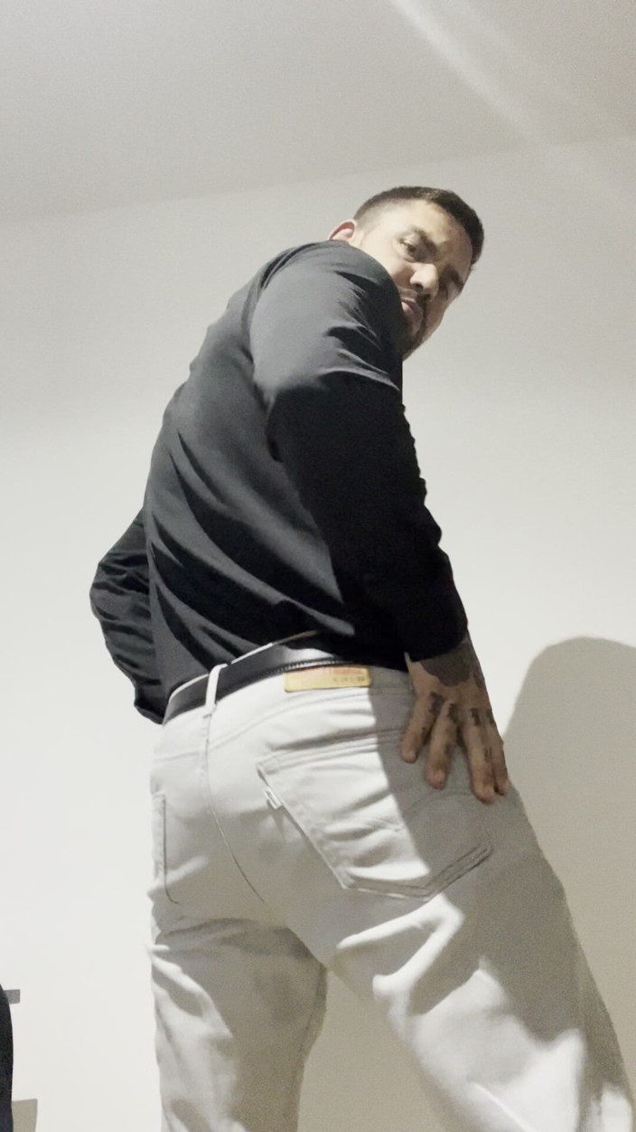 Juan Lucho Gay: Cute Boy Jerks off with Clothes on