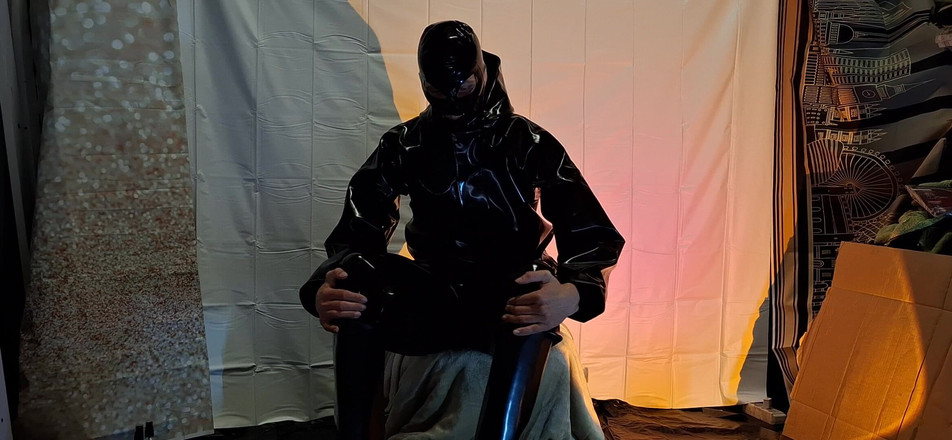 Dreamofevolution: Farmerrain Rainwear și mască de latex