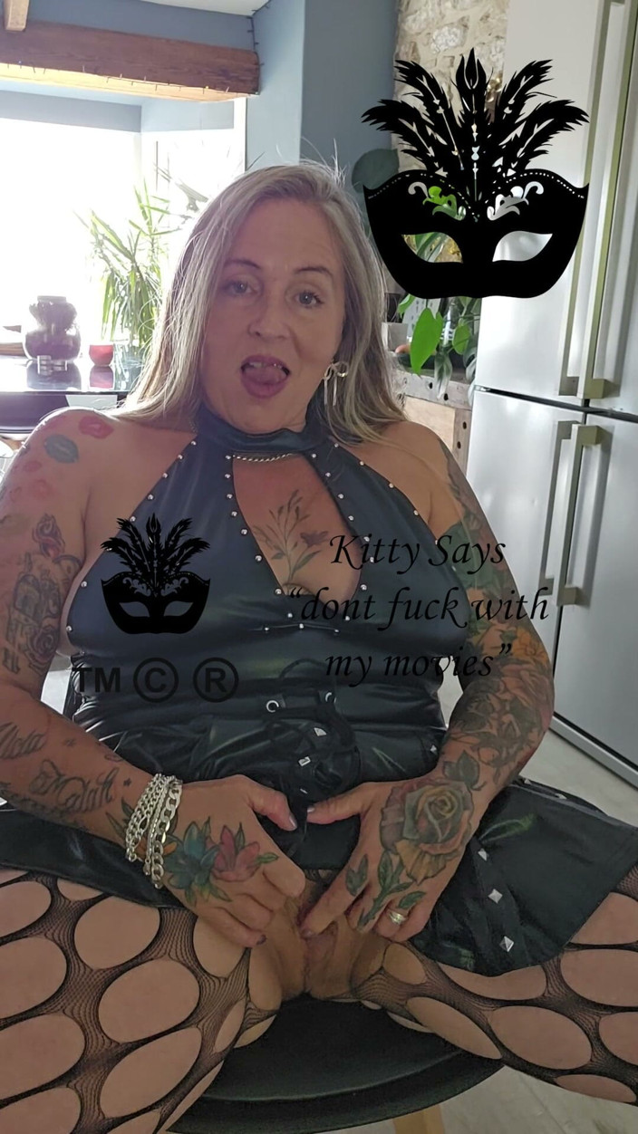 Kitty James: Barhocken-sex-spielzeug-vertreibung