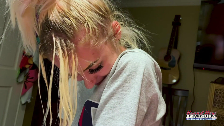 Brand New Amateurs: Mijn Sassy-lichaam wrijven meisje manipuleren om met haar lichaam te...