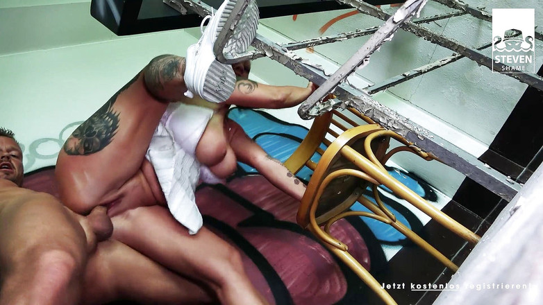 Steven Shame: 貧しい熟女エイドリアンのための不潔な性交デート!