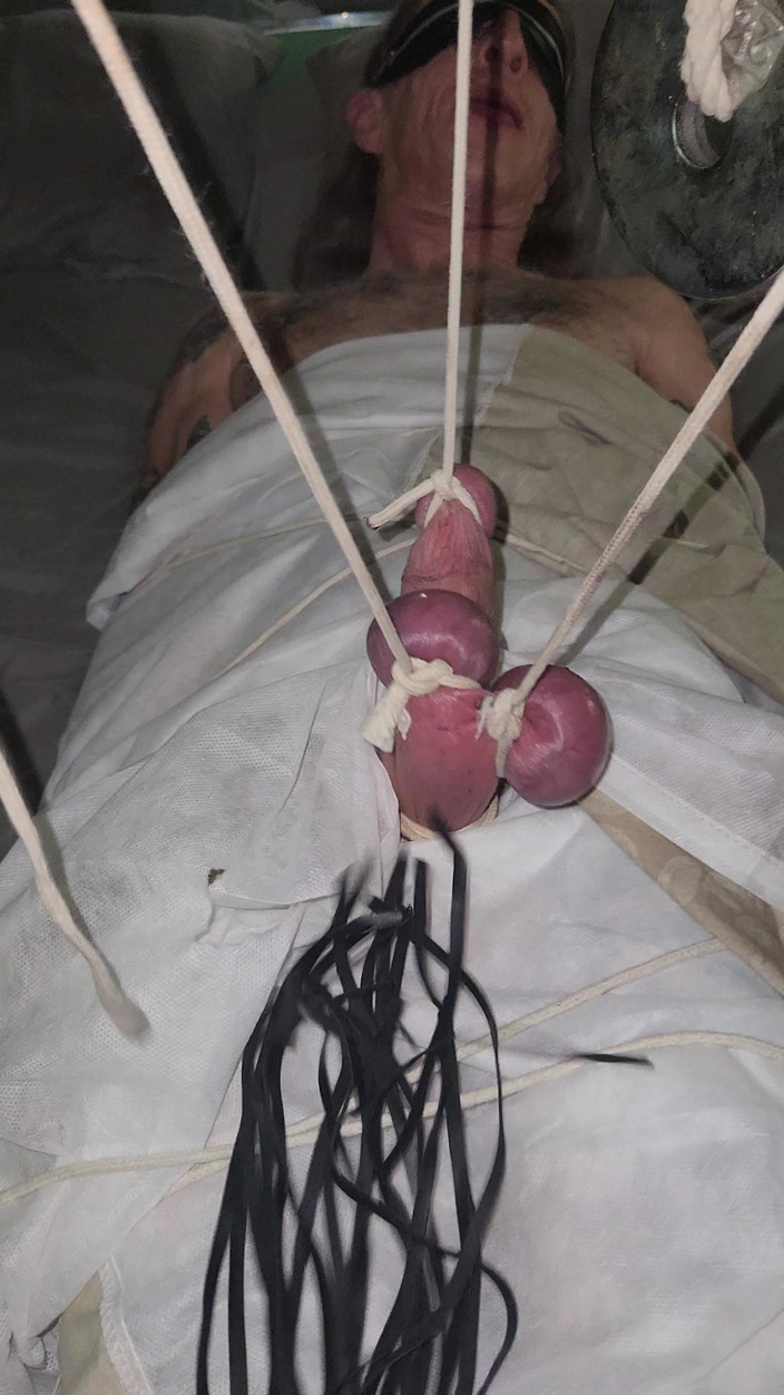 Goode Girl: Fată Bună Cu CBT Înfășurată, Ponderată Și Epilată Cu Ceară