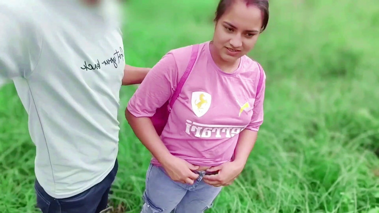 Fuckkkker: ジャングルでファックする女子大生。ヒンディー語オーディオ