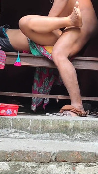 Bhabhi y Dewar al aire libre baño sexo
