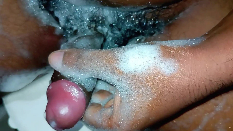 rahuman: Pulizia e masturbazione del cazzo mostruoso