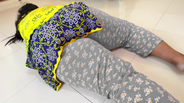 Aria Mia: 펀자브 세인트에게 따먹히는 타밀 거유 19살 의붓여동생... 방에서 쉬면서 로더 - 애널 사정 (에피소드 4)