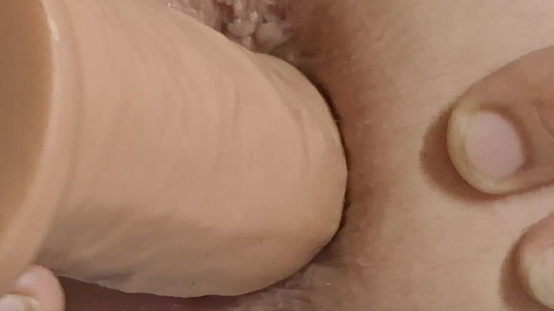 SavageHeater59: Un enorme dildo nel mio culo spalancato