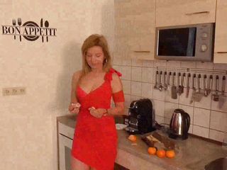 Foot Girls: Feeding lesson in the kitchen