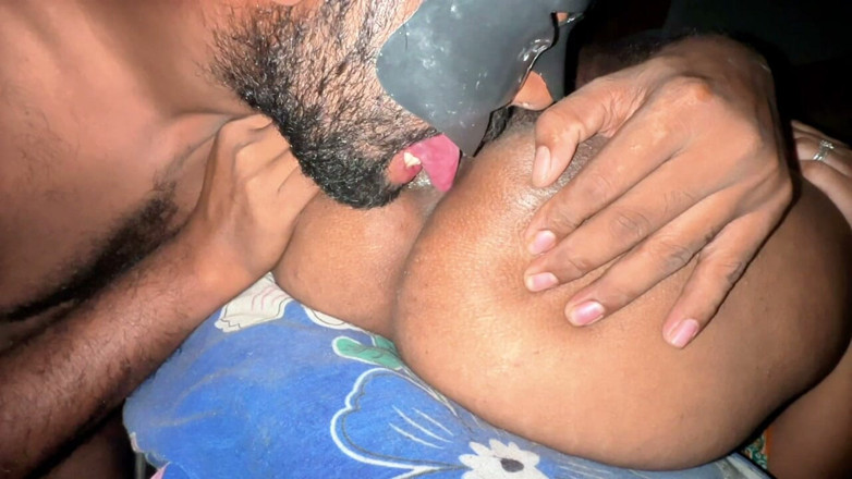 Hot_rana002: Menjilat pantat istri desa desi