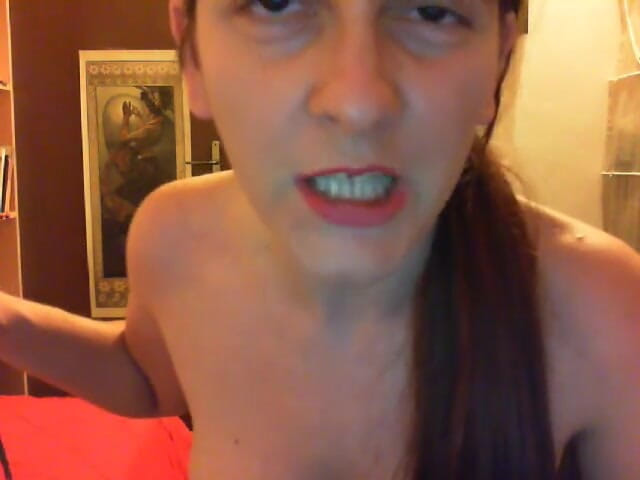 Nicoletta Embassi: Instrucciones de paja para comerme, sigue mis movimientos mientras te...