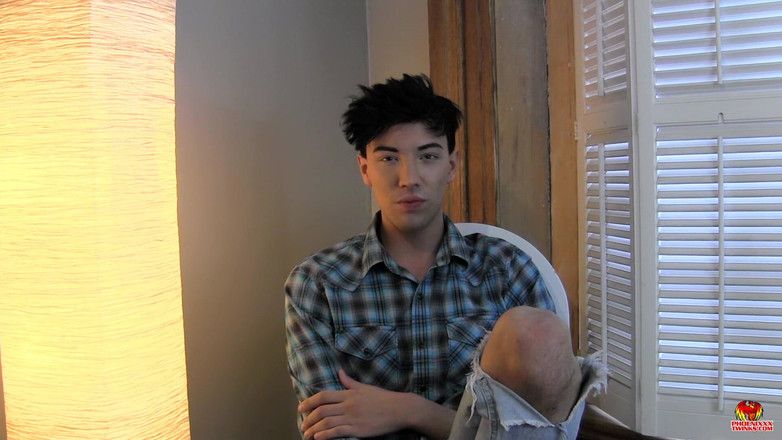 Phoenixxx: सेक्सी Jake अभी शुरू कर रही है