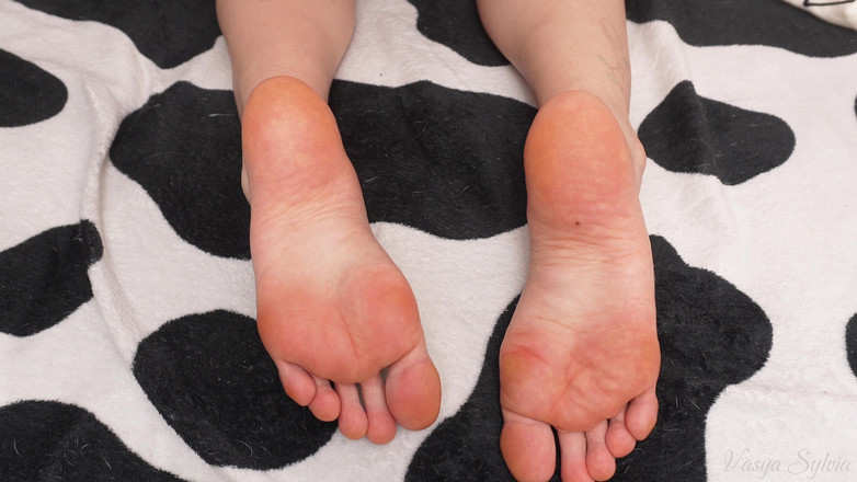 Vasya Sylvia: ¡Dedos dulces y plantas de pies brillantes en aceite!