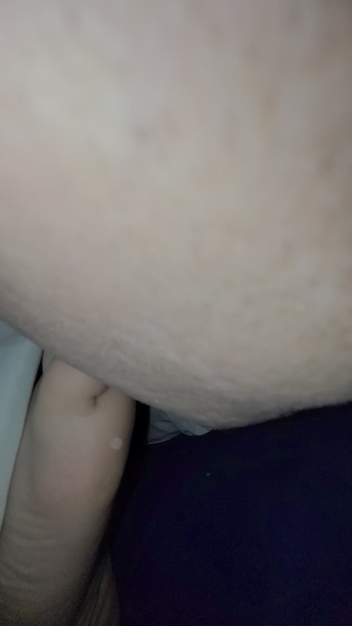 On cloud sixty nine: De tenen van de vrouw in bed likken