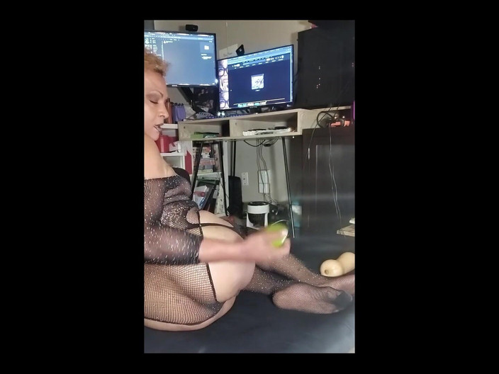 KNKY Bee: Terung dan buah-buahan dalam pantat saya