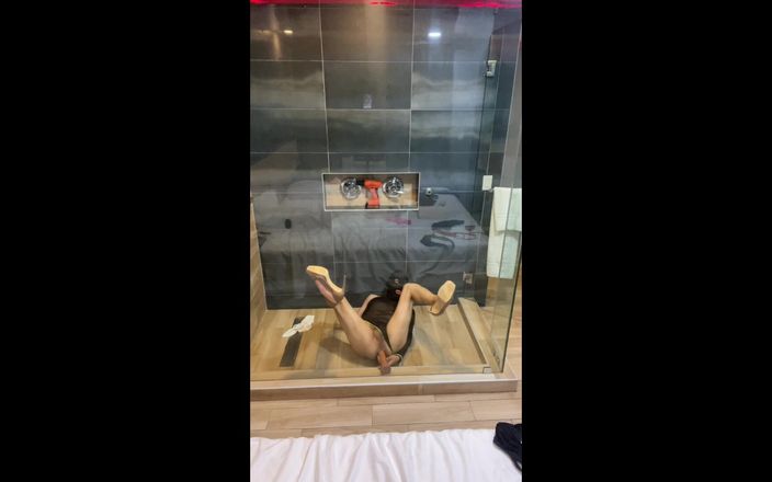Drillmenowfucker: Miami'de bir motelde iç çamaşırlı ve yüksek topuklu ayakkabılı adam amcığımı...
