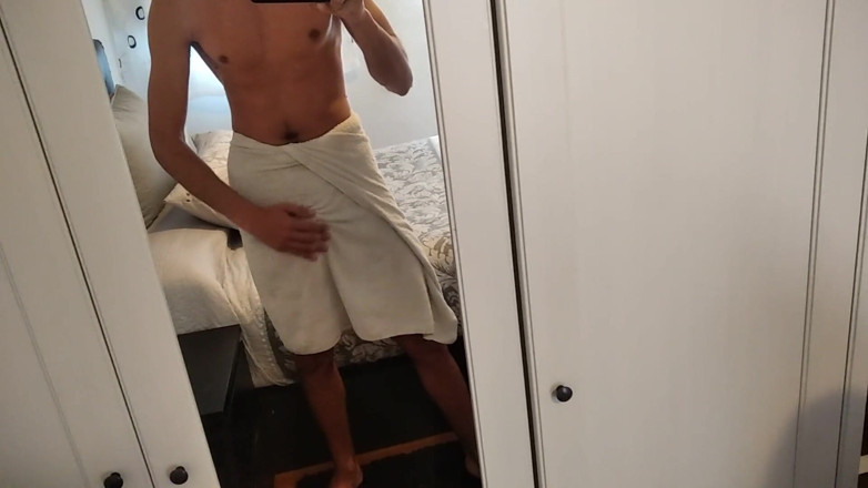 Elvissc: College, Gets Out of the Shower and Moves His Big...