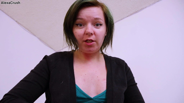 AlexaCrush: Celosa novia te pilla masturbándote
