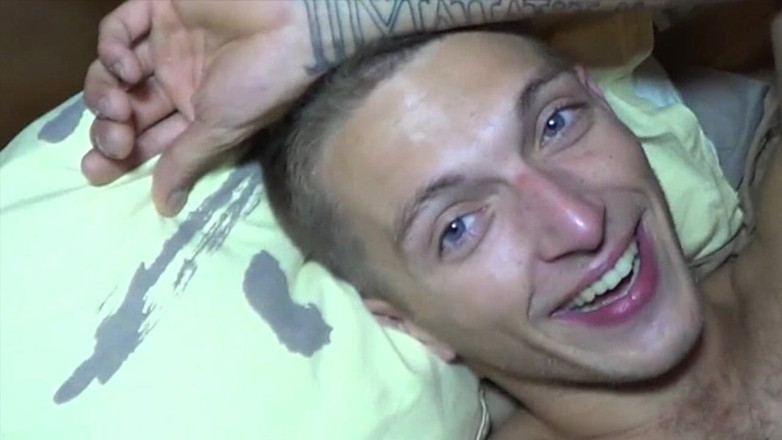 Sneaker gay: Ošukaná xxl ptákem, jeho nejlepším přítelem