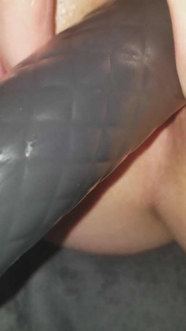 Switch sluts: Wand in her ass while I play with her pussy