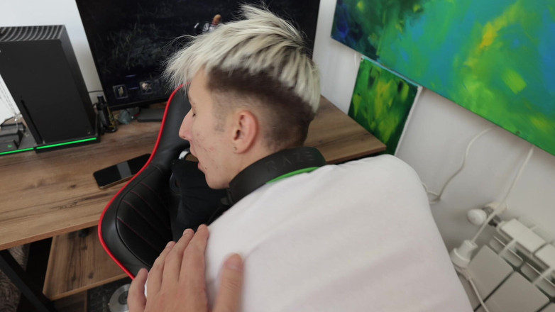 Sandro Jenner: Nevlastní Táta Šukal Roztomilého Twinka Do Úst a Díry Naplněné Spermatem