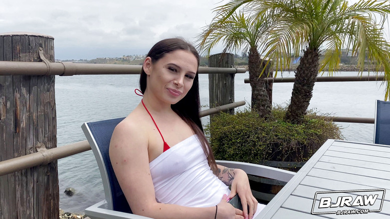 BJ Raw: BJRAW Mia moore ha un hobby biricchino