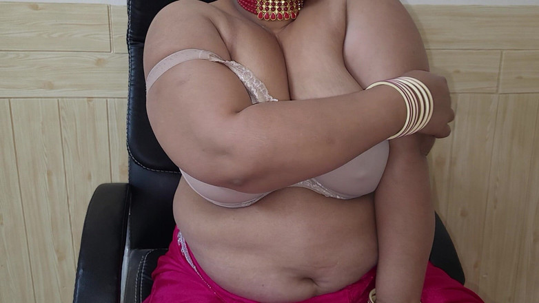 Hot Pavitra: 대물 자지에 따먹히는 거대한 엉덩이