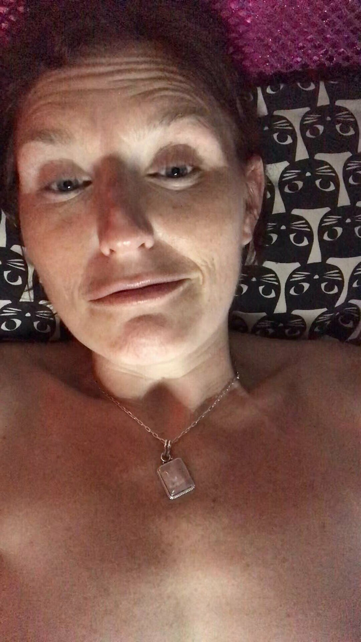 MistressWriggler: 4 Am Pubes a Pussy si hrají s paní Wriggler,...