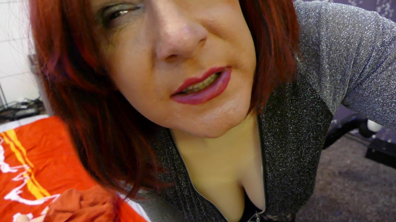Lucy Essex CD: Lucy Essex CD wbita przez wielki czarny dildo mamba na...