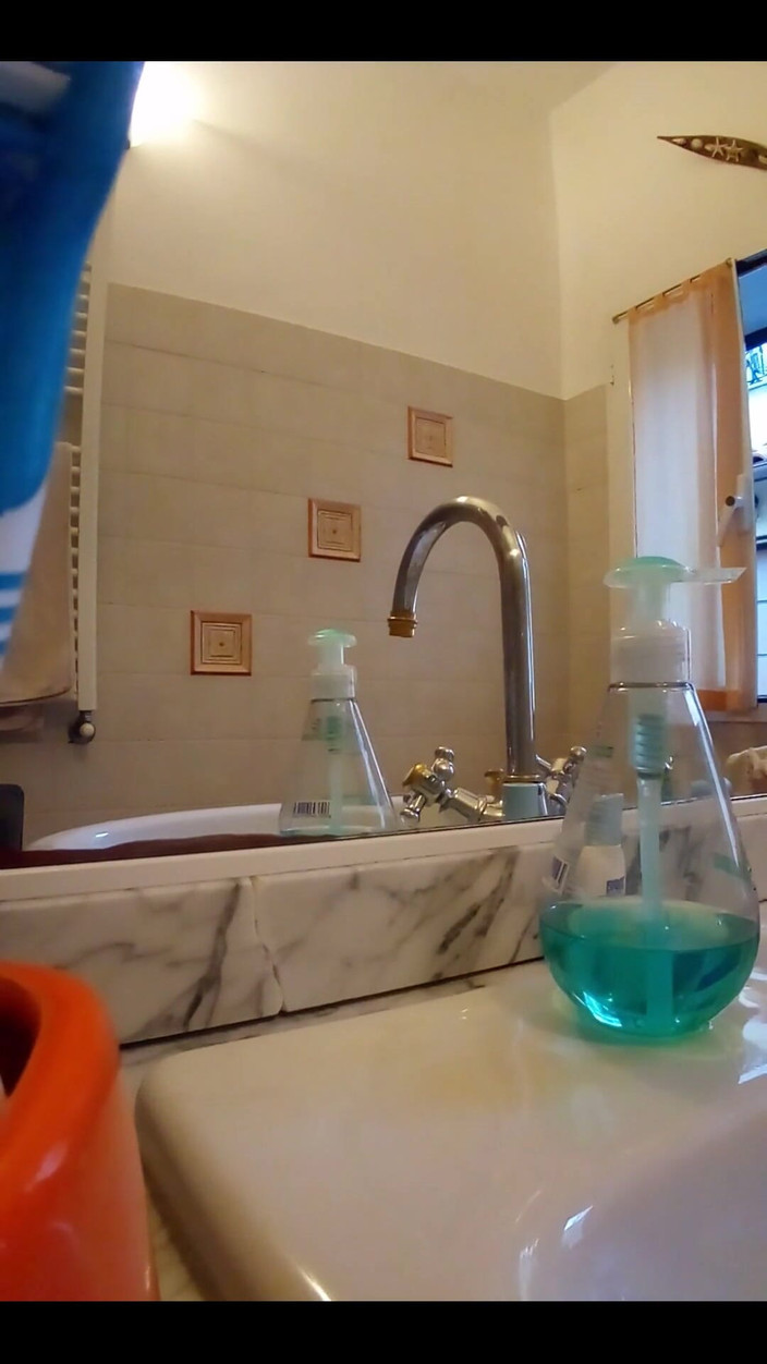 Boy jerking off: Návštěva koupelny