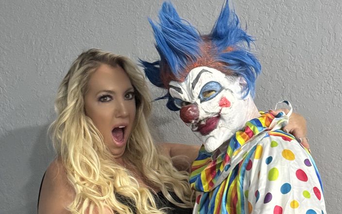 Venus Rising_Hotwife: Klownz - bir porno parodi