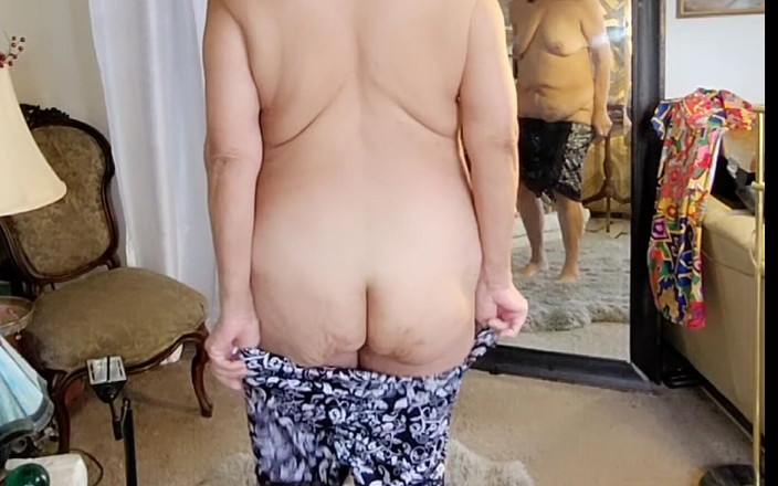 Zilah Luz: Зрелая бабушка-латина полностью обнаженная и одевающейся в течение дня