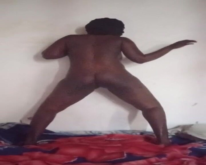 Yansh Fans: Minik küçük dans ve mastubating