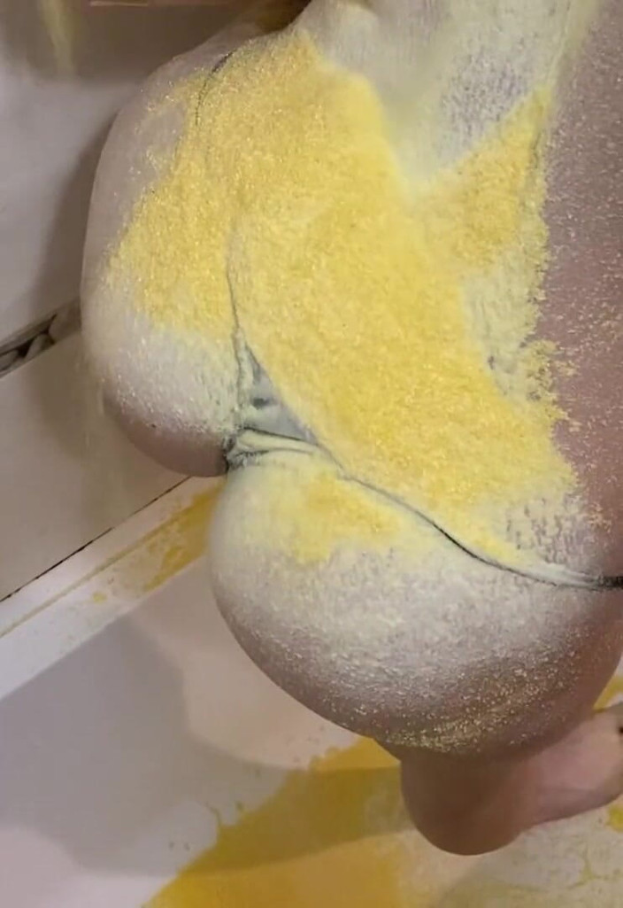 Monnycka: Scrub for ass