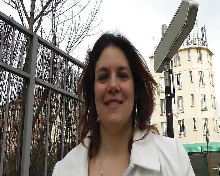 Paris Jango: Amatörorgie med en stor tuttad BBW som knullas utan gränser