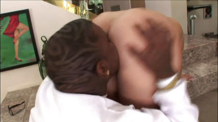 Dat Ass: Striptizerka z wielką dupą zostaje uderzona przez wielkiego czarnego kutasa...